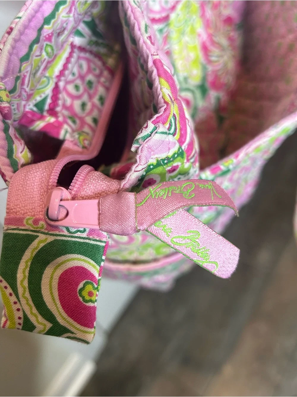 Vera Bradley Retired Rare Pinwheel Pink Super Tote 16H x 18W x 8D - Picture 7 of 10